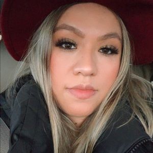 Meet your Posher, Daniela